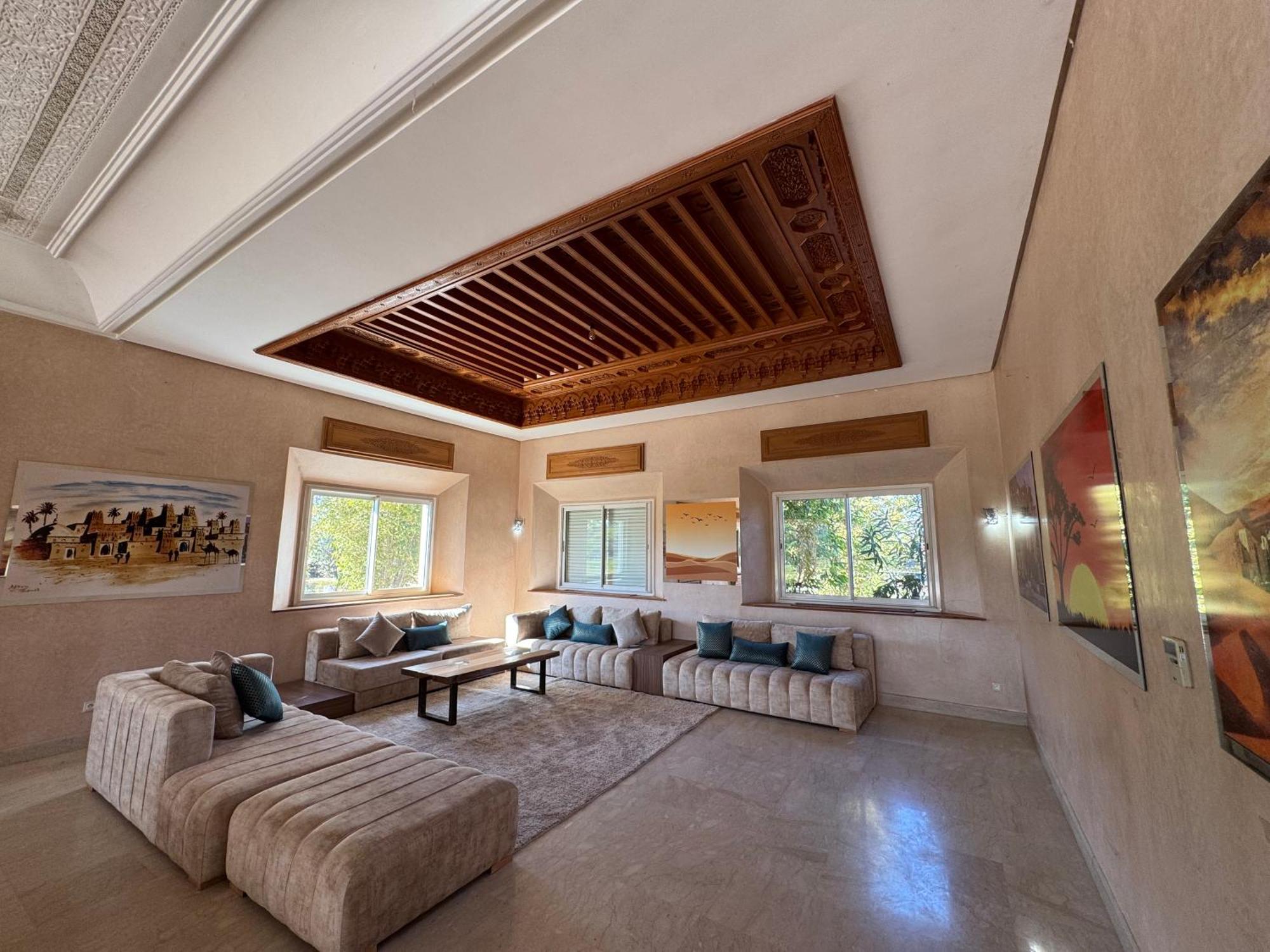 Anouar Villa